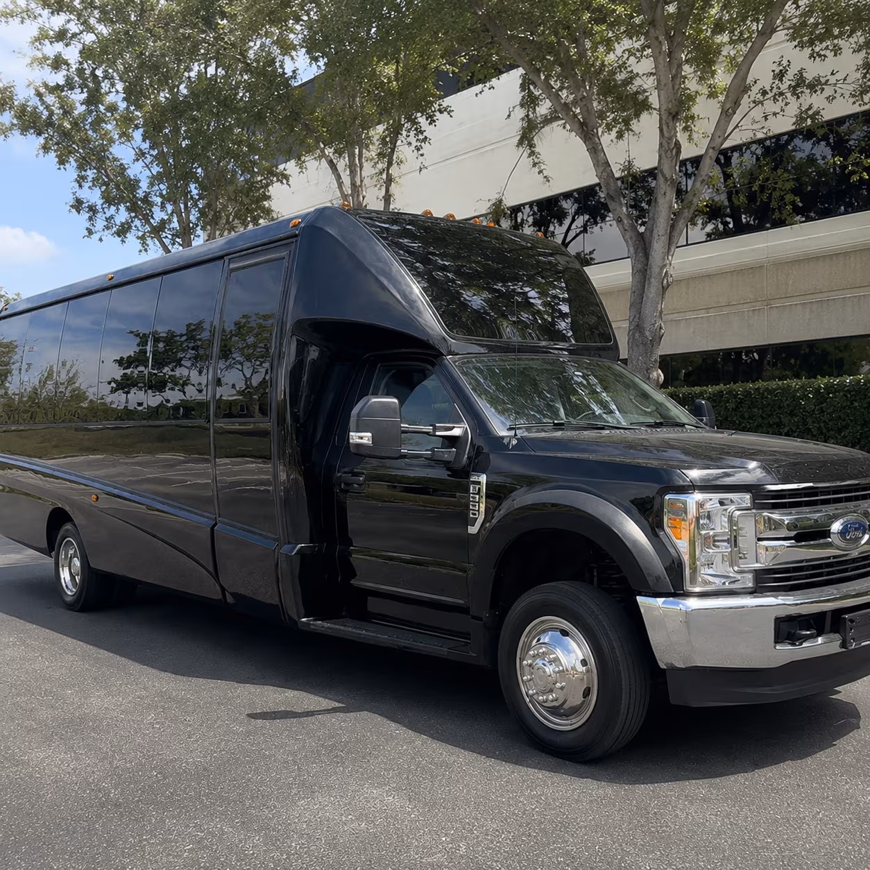 Rent a Bus to Newark Liberty International Airport Group