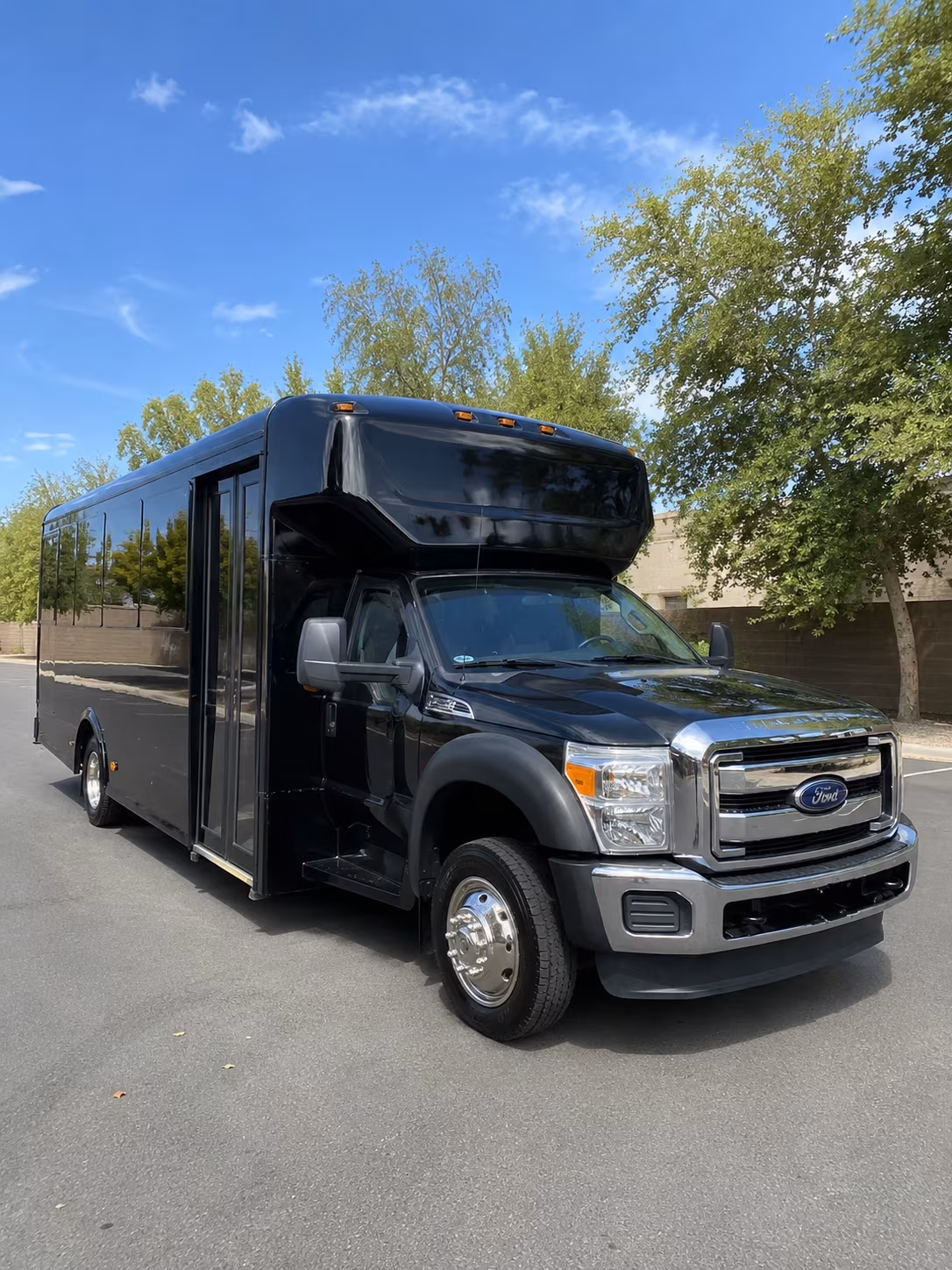Edison Birthday, Sweet 16, & Quinceañera Transportation party bus exterior
