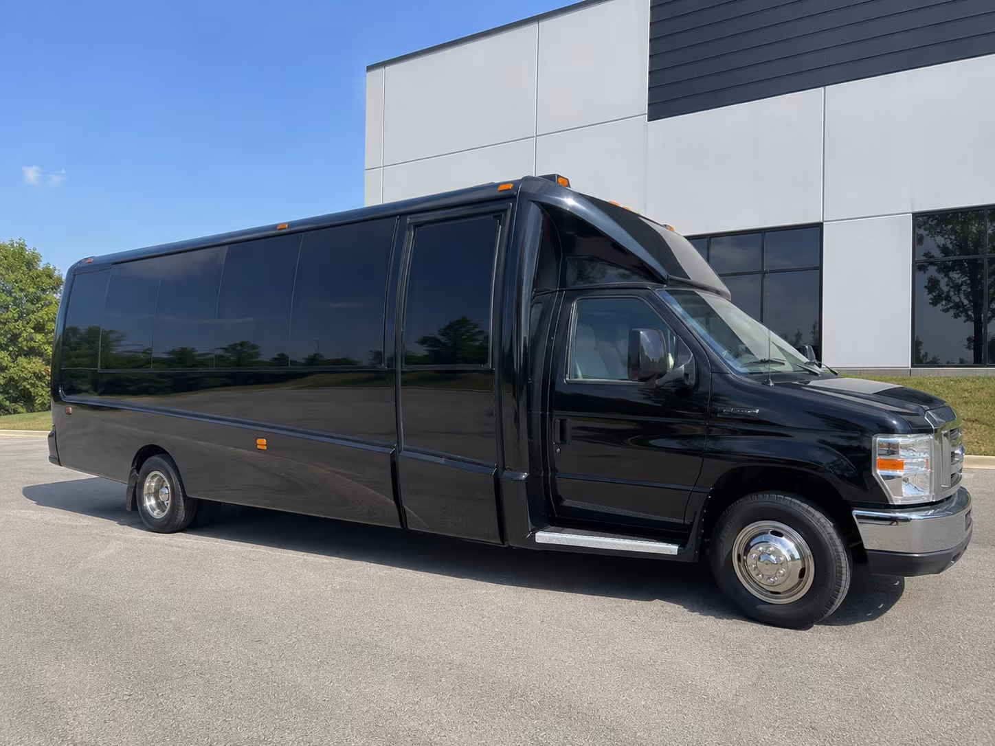Edison Winery Tour & Pub Crawl Transportation party bus exterior