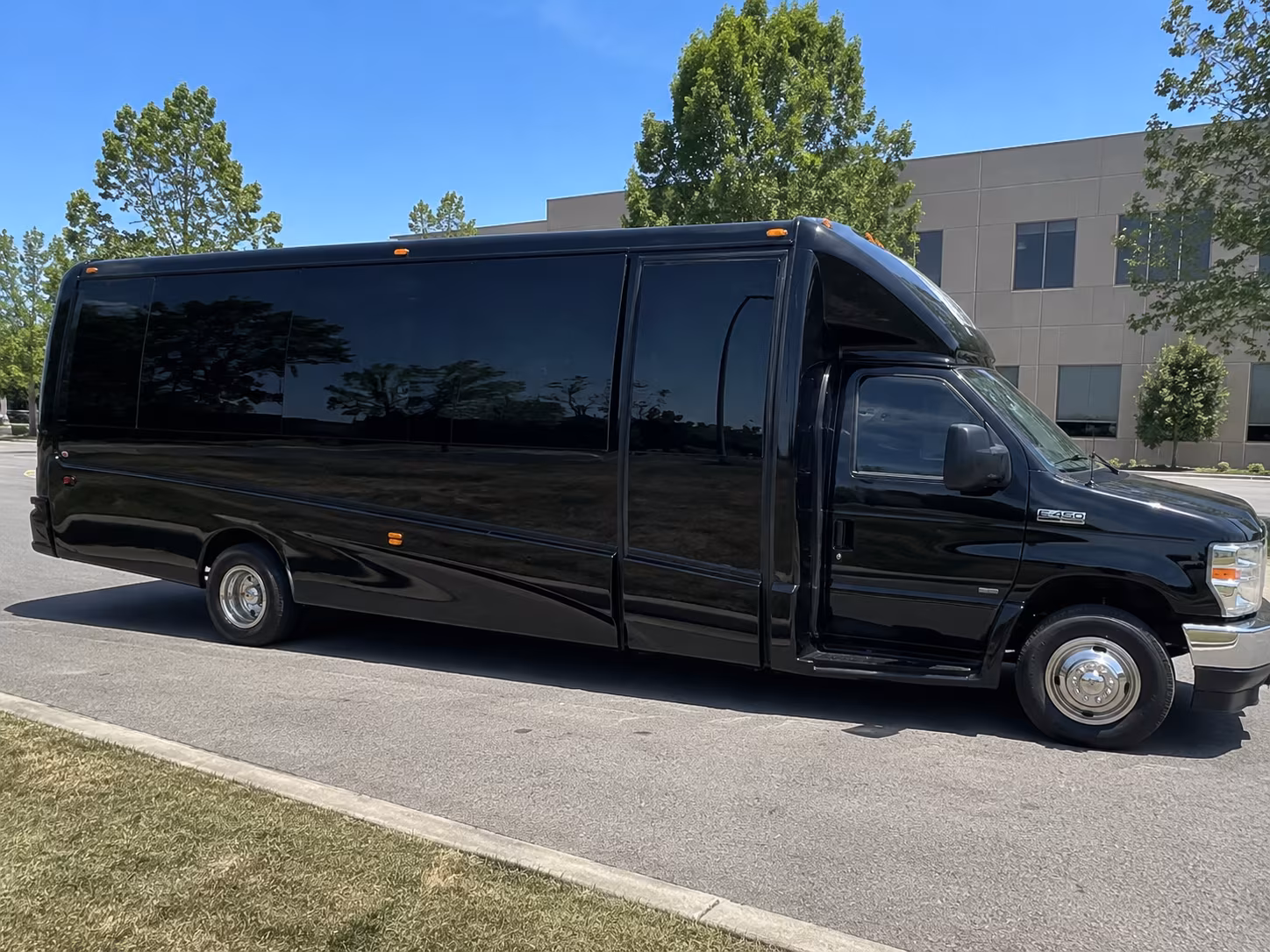 Edison Winery Tour & Pub Crawl Transportation party bus exterior